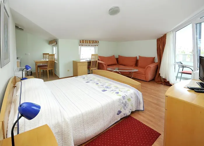 アパート Lida トロギール